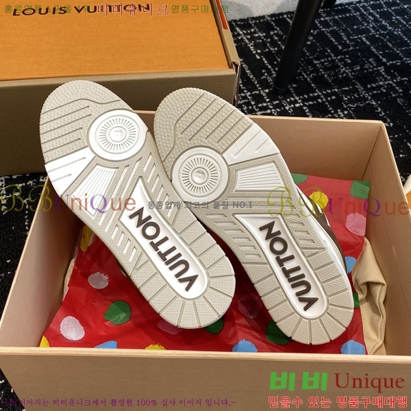 ���̺��� LV Ʈ���̳� ����Ŀ�� 48L2412434-7