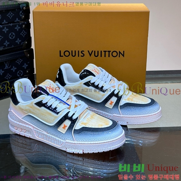 ���̺��� Ʈ���̳� ����Ŀ�� 55L4541744-3