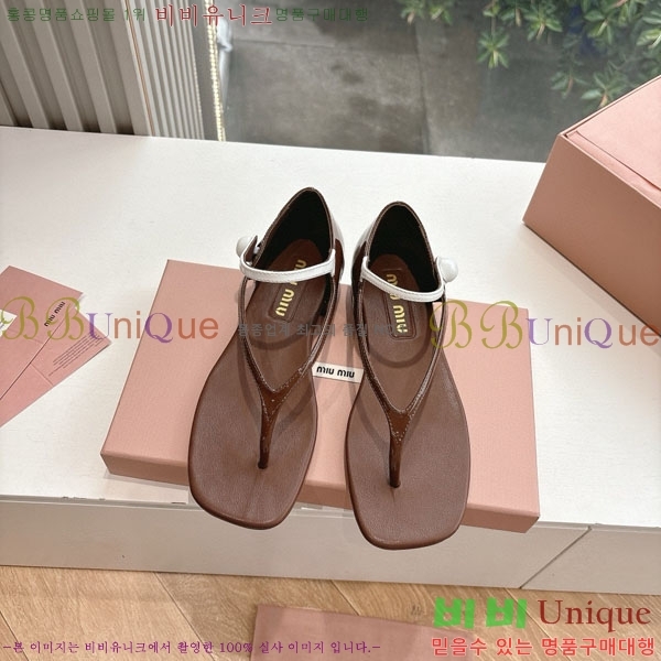 �̿�̿� �ɸ� ���� M8066024