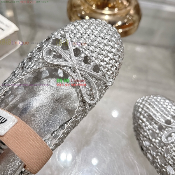 �̿�̿� �߷����� �÷� 33MU2552210-3