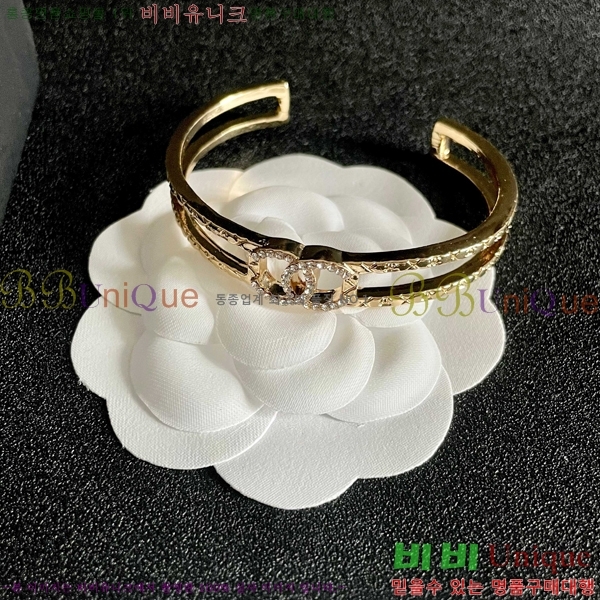 ��* ���� CH667709-5