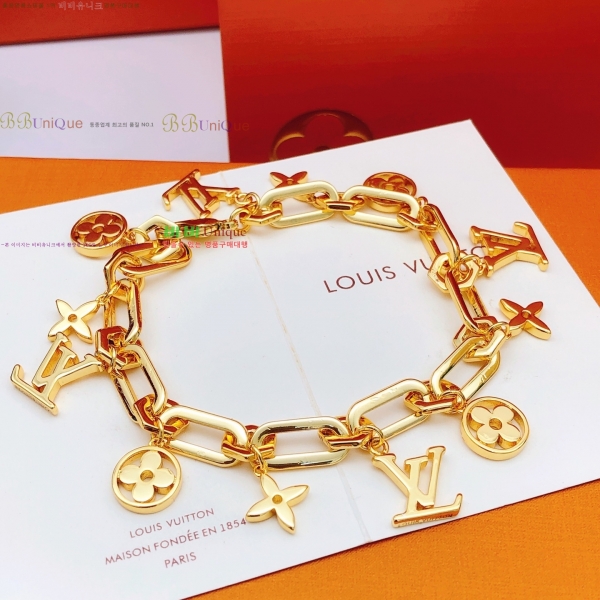 ���� ���̺��� Ŭ���� ���� 8L256185-4