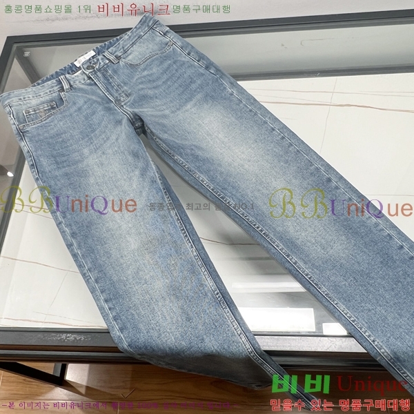 ���� ���ڷ� ��ġ�ڸ� û���� BC247536