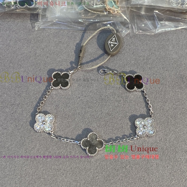��Ŭ�������� ���Ժ�� 5�� ��Ƽ�� ���� VA26626-2