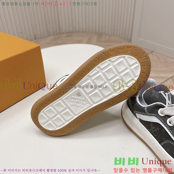 �������� ���̺��� Tilted Sneaker ����Ŀ�� LV402282-3